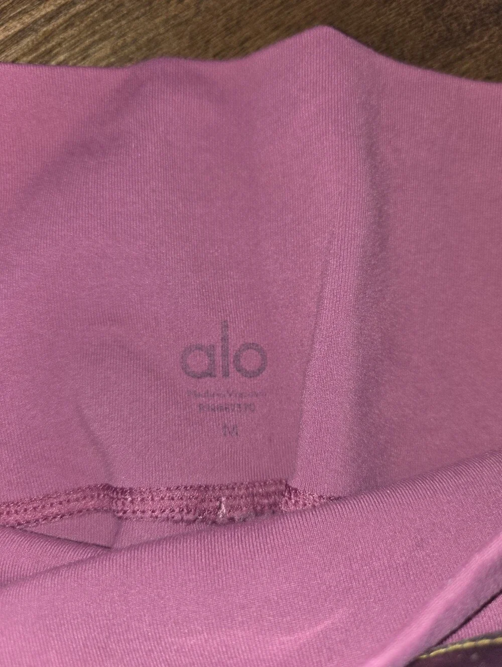 Alo Yoga High Waist Airbrush Capri Length Legging in Berry sz MEDIUM